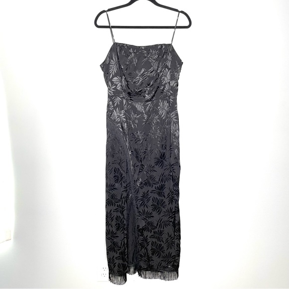 NWT Lulu’s Ignite My Love Strapless Embossed Satin Fringe Gown In Black Size XL - Picture 2 of 9